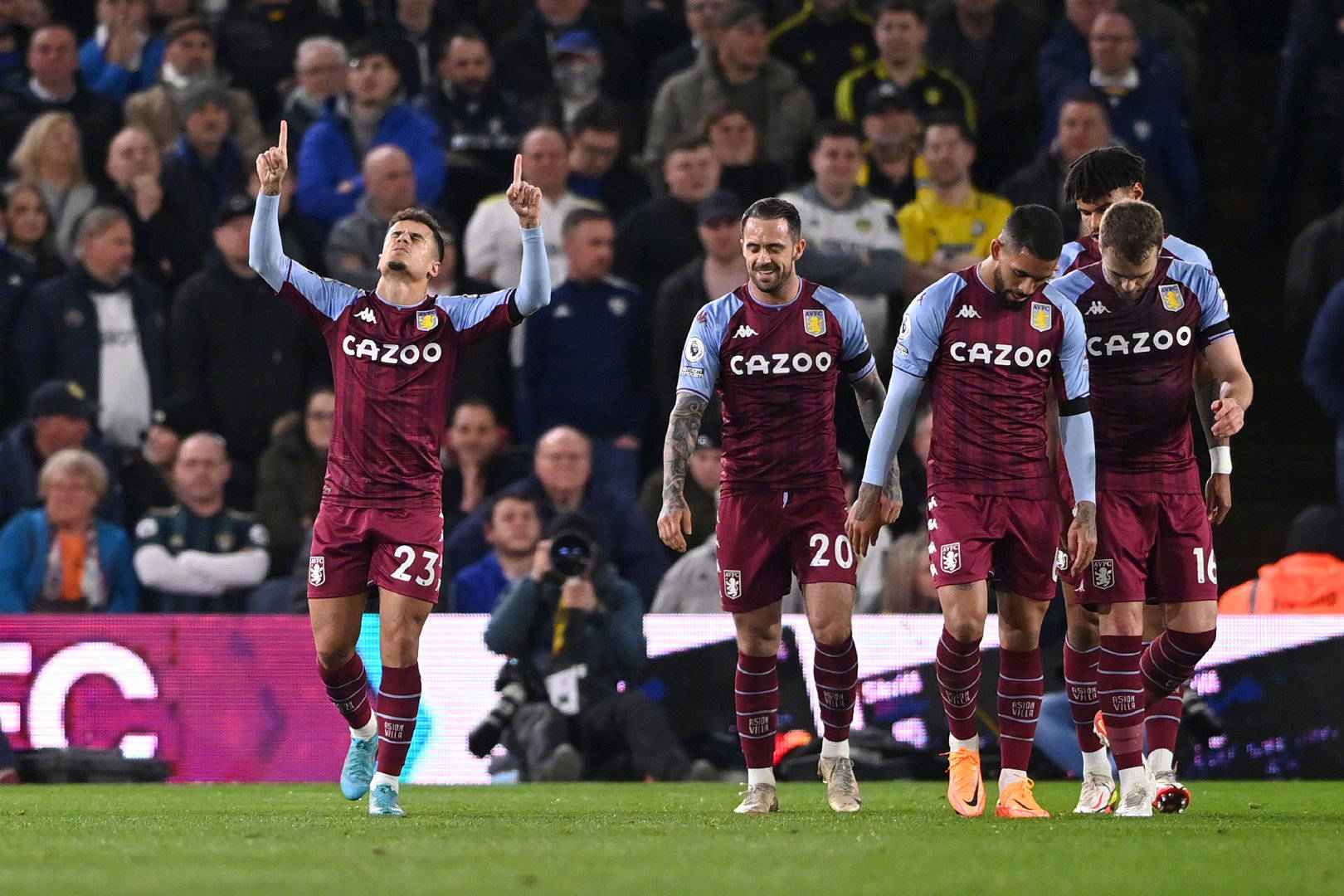 在攻防两端 在攻防两端